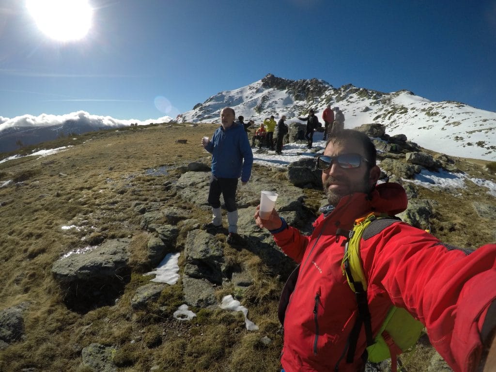 Tomando un chupito el Laguna de los Pájaros, Peñalara