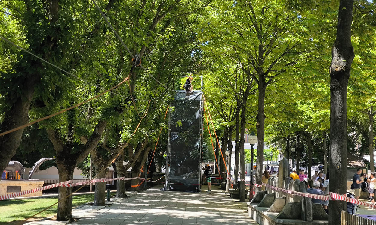 rocodromo y tirolina para elventos Alquiler